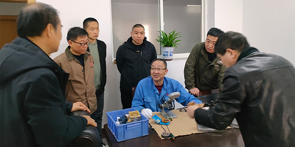 ���գ����uĳ���й�˾�����I(l��ng)��(d��o)���ҹ�˾���죬����ӆ��ͬ